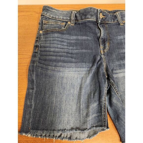 Maurices 16 Regular blue denim shorts. Measures approx 36 waist, 8 inseam and 10 - Picture 3 of 6